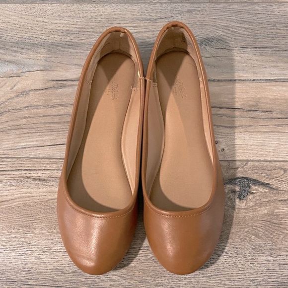 Universal Thread Shoes - Universal Thread Classic Tan Leather Flats